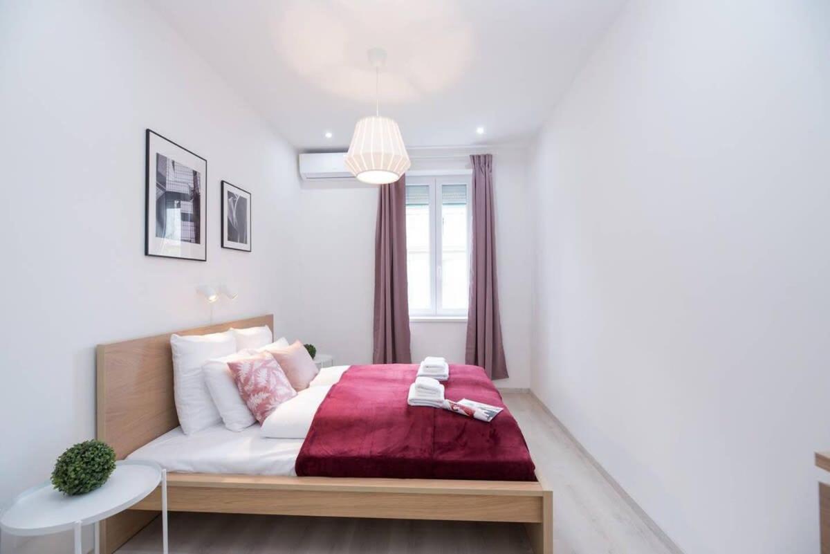 Trendy Central Apartment At Castle Budapesta Exterior foto