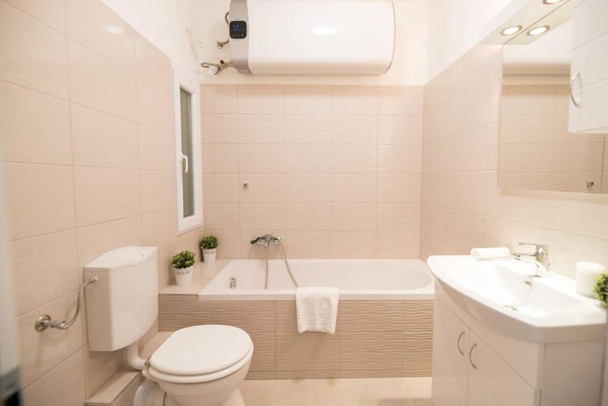 Trendy Central Apartment At Castle Budapesta Exterior foto